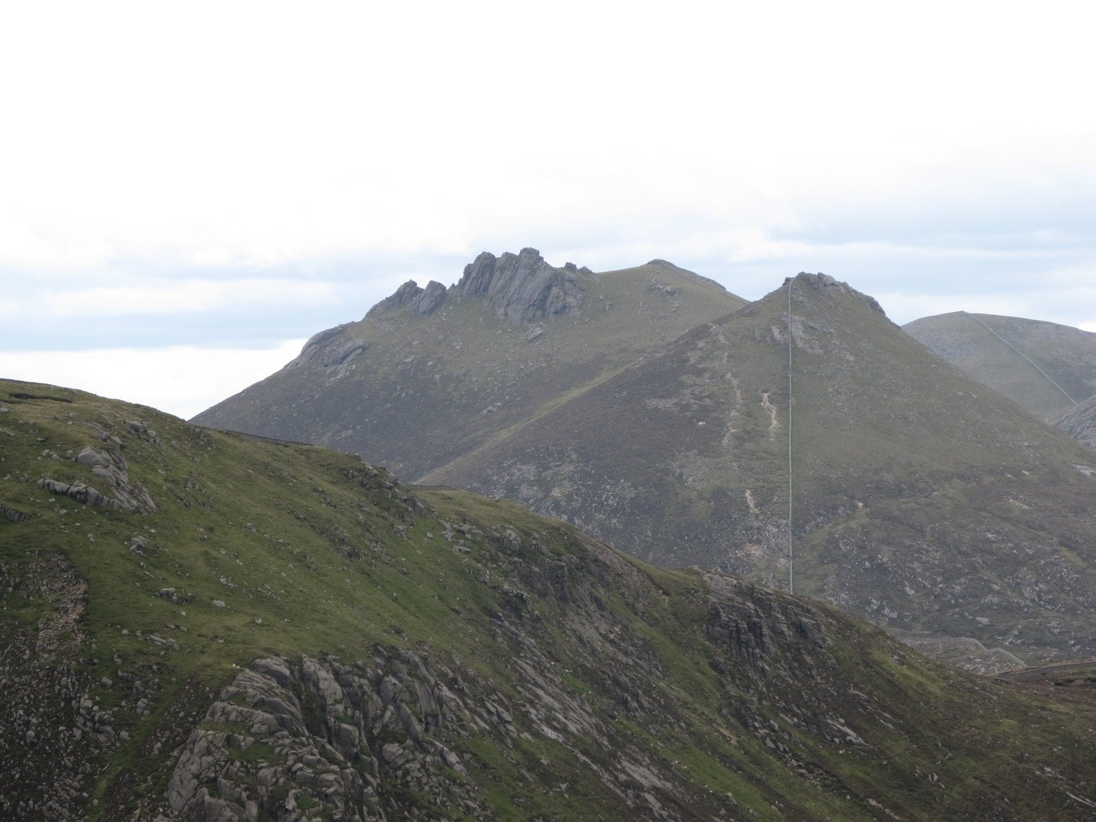 The granite-topped ridge of Slieve Bearnagh